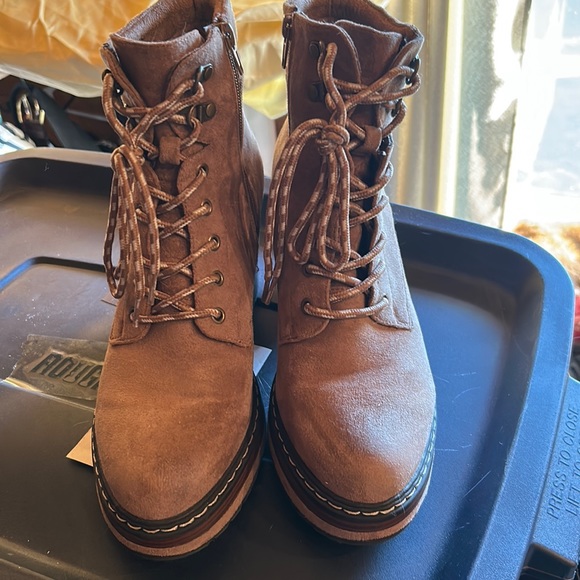 Pierre Dumas Shoes - EUC booties